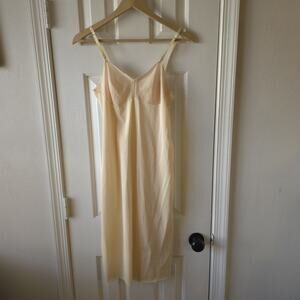 Vintage Retro Vanity Fair Women's Slip Dupont Nylon Made in USA Size 32 L
